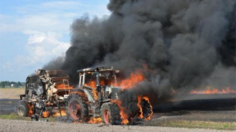 Ağdaşda traktor 6 ton otla birlikdə yandı