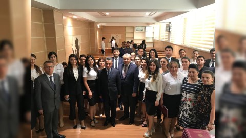 Ramil Usubov tələbələrdən imtahan götürdü - FOTO