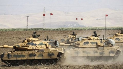 Türkiyə tankları Suriya sərhədində