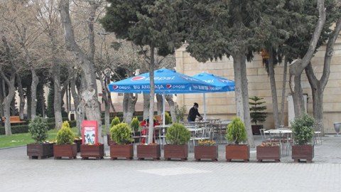 Bakı bulvarının SOYĞUNÇULARI - Onlardan turistlər də narazıdır!