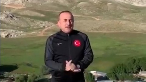 Çavuşoğlu kəndindən REPORTAJ hazırladı - Çəmənliyə uzandı, quzu qucaqladı - VİDEO
