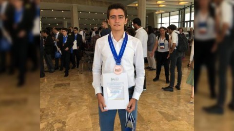 Azərbaycan məktəblisi İsraildə bürünc medal qazandı