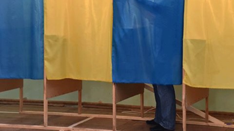 Ukraynada növbədənkənar parlament seçkiləri keçirilir  