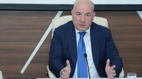 Elman Rüstəmov manatın taleyindən DANIŞDI