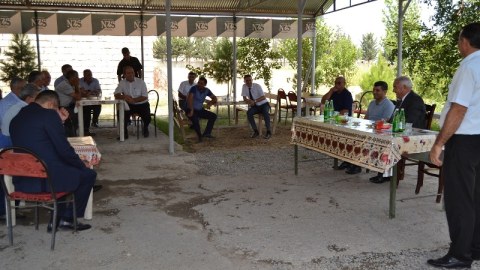 İcra başçısı bayram günlərində vətəndaşların problemərini dinləyib