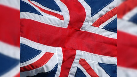 100 minlərlə britaniyalı parlamentin işinin dayandırmasına etiraz etdi