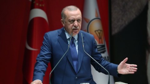 Ərdoğan Diyarbəkirdə törədilən terrordan danışdı