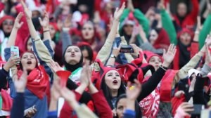 Bu ölkədə qadınlar da stadionda futbola baxa biləcəklər