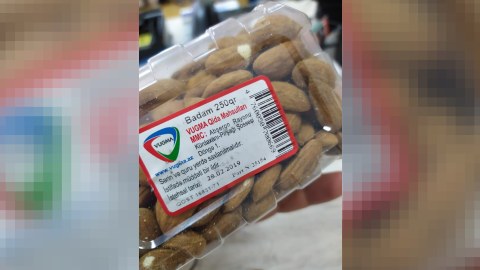 Badam ləpəsi aldı, ərik çəyirdəyi çıxdı - AQTA araşdırmalara başladı - FOTO