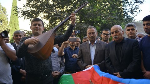 Musiqi sədaları ilə dəfn olunan MƏŞHURLAR