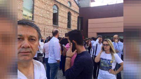 İstanbulda yaşayan azərbaycanlı jurnalistlər zəlzələdən YAZDILAR: “Allah bu dəfə bizi qorudu” 