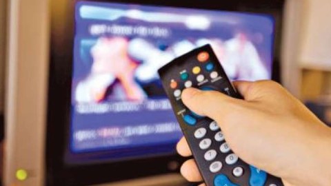 “Azərbaycan televiziyalarında qeyri-ciddilik hakimdir” - Teletənqidçi