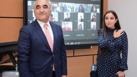Heydər Əliyev Fondunun vitse-prezidenti Leyla Əliyeva UNEC-də distant dərsləri izləyib - FOTO