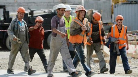 Azərbaycanda icazəsiz çalışan hər əcnəbiyə görə dövlət büdcəsi pul itirir