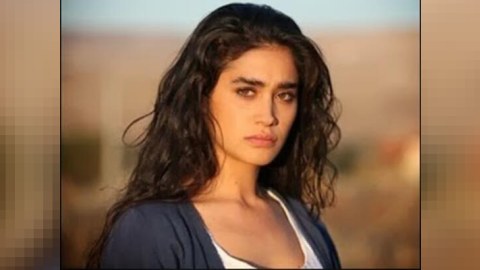 Gənc aktrisa özündən 48 yaş böyük kişiylə evlənib - FOTO