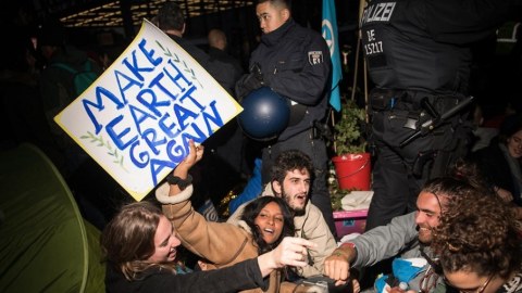 Polis kəlbətinləri işə saldı
