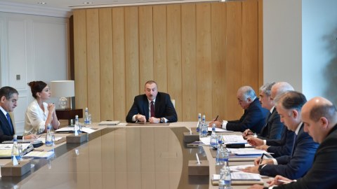 Prezident nazirlərdən hesab sordu: “Nə üçün bizdə qeyri-neft sektorunda ümumi artım o qədər də böyük deyil?” - DİALOQ  