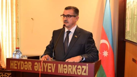Deputat seçiciləri ilə müzakirələr aparıb