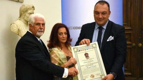 Azərbaycan diaspor təşkilatının sədri İtalyada mükafat aldı