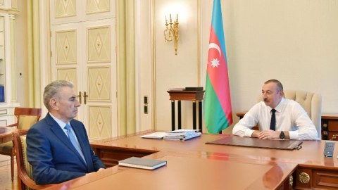 Əli Həsənov işdən çıxmaq ərizəsi yazıb: “71 yaşınız var və gənc kadrlara yer vermək üçün yaxşı nümunə göstərirsiniz”  - YENİLƏNİB  