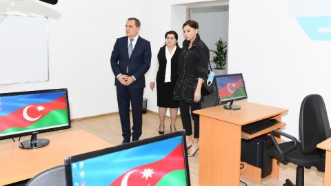 Mehriban Əliyeva internat məktəbə getdi - FOTOLAR  