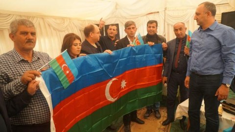 Parlament jurnalistlərindən möhtəşəm bayraq aksiyası - FOTOLAR
