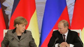 Putin Merkellə Ukrayna üzərindən qaz nəqlini müzakirə etdi