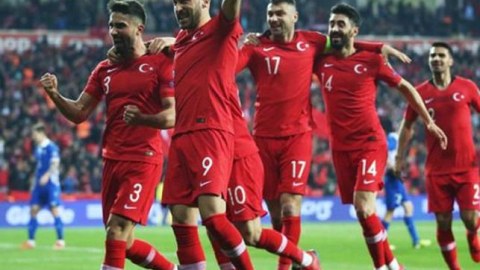 Türkiyə millisində 9 futbolçu heyətdən ÇIXARILDI