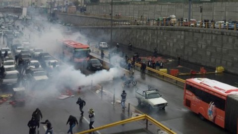 Benzinin qiyməti İranda iğtişaşlar yaratdı - 12 ölü...