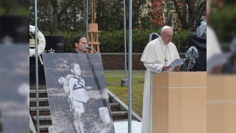 Roma Papası dünya liderlərini nüvə silahından imtinaya çağırdı