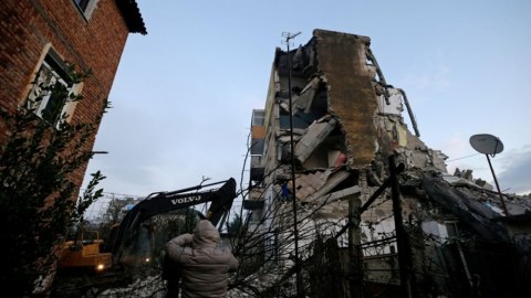 Albaniyadakı zəlzələdə ölənlərin sayı 20 nəfərə çatıb