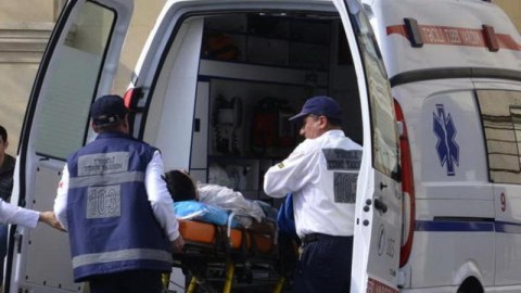 Bakıda polisin saxladığı şəxs özünü doğradı