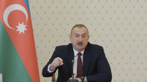 Prezident daha bir icra başçısına XƏBƏRDARLIQ ETDİ: “Buna fikir verin, bu, dözülməz bir rəqəmdir” - FOTO