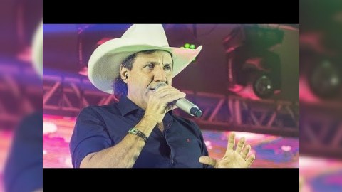 Səhnədə oxuya-oxuya öldü - VİDEO
