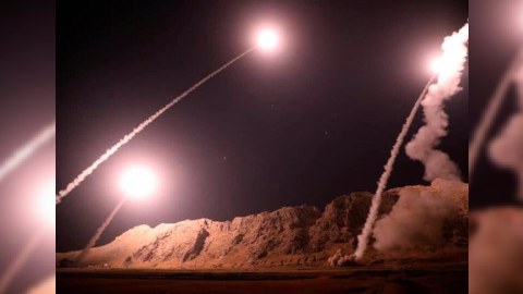 SON DƏQİQƏ: İran ABŞ-ın İraqdakı bazalarını vurdu! İlk görüntülər ...