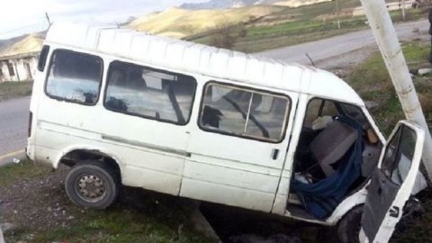 Azərbaycanda mikroavtobus aşıb, yaralılar var