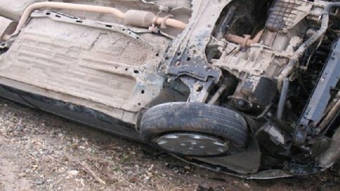 Qusarda avtomobil aşıb