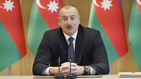Prezident: “Vətəndaşlar şikayət edirlər ki, gömrük-keçid məntəqələrində kobudluq göstərilir”