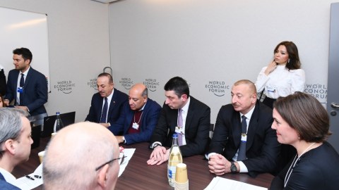 İlham Əliyev Dünya İqtisadi Forumu çərçivəsində keçirilən iclasda - FOTO