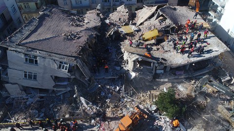 Türkiyədə zəlzələ qurbanlarının sayı 39-a çatdı