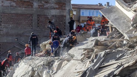 Türkiyədə zəlzələdə ölənlərin sayı 40-a çatdı