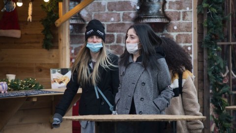 Maskanı özünə kompleks edənlər virusa yoluxmayacağını düşünür, ancaq...