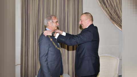 Prezident Polad Bülbüloğluna orden verdi - YENİLƏNİB
