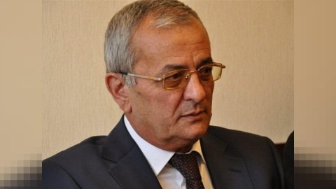 Maddi çətinliyə görə İsgəndər Həmidovu Mərkəzi Klinikadan çıxarıblar 