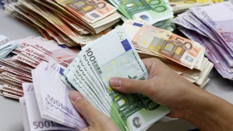 Deputatların ən çox maaş aldığı ölkələr - SİYAHI
