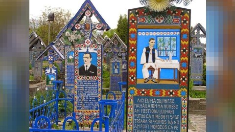 Ziyarətçilərin üzündə təbəssüm yaradan dünyanın ən şən qəbirstanlığı - FOTOLAR