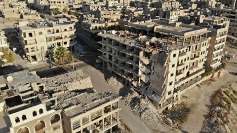 Məktəb bombalandı: Şagirdlər və müəllim həlak oldu