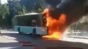 Sumqayıtda sərnişin avtobusu yandı: FHN hərəkətə keçdi