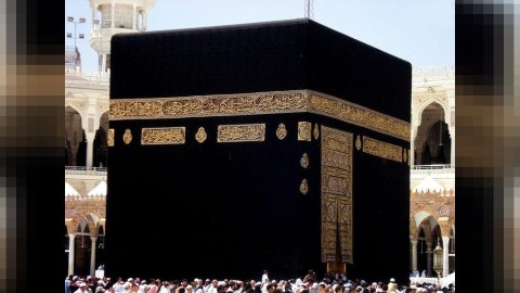 Kəbə ziyarətə yenidən açıldı