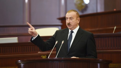 Prezidentdən məmurlara xəbərdarlıq: “O məktubları əvvəllər bəziləri gizlədirdilər” 